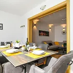Appartamento Awesome In Okrug Gornji Traù