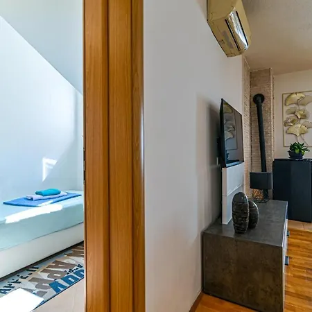 Appartement Cozy In Okrug Gornji With Kitchen