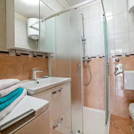Cozy In Okrug Gornji With Kitchen Appartement Trogir