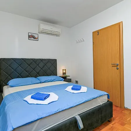 Cozy In Okrug Gornji With Kitchen Appartement Trogir