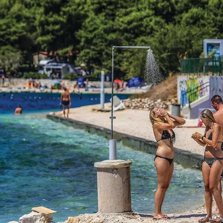 Appartamento Awesome In Okrug Gornji Traù